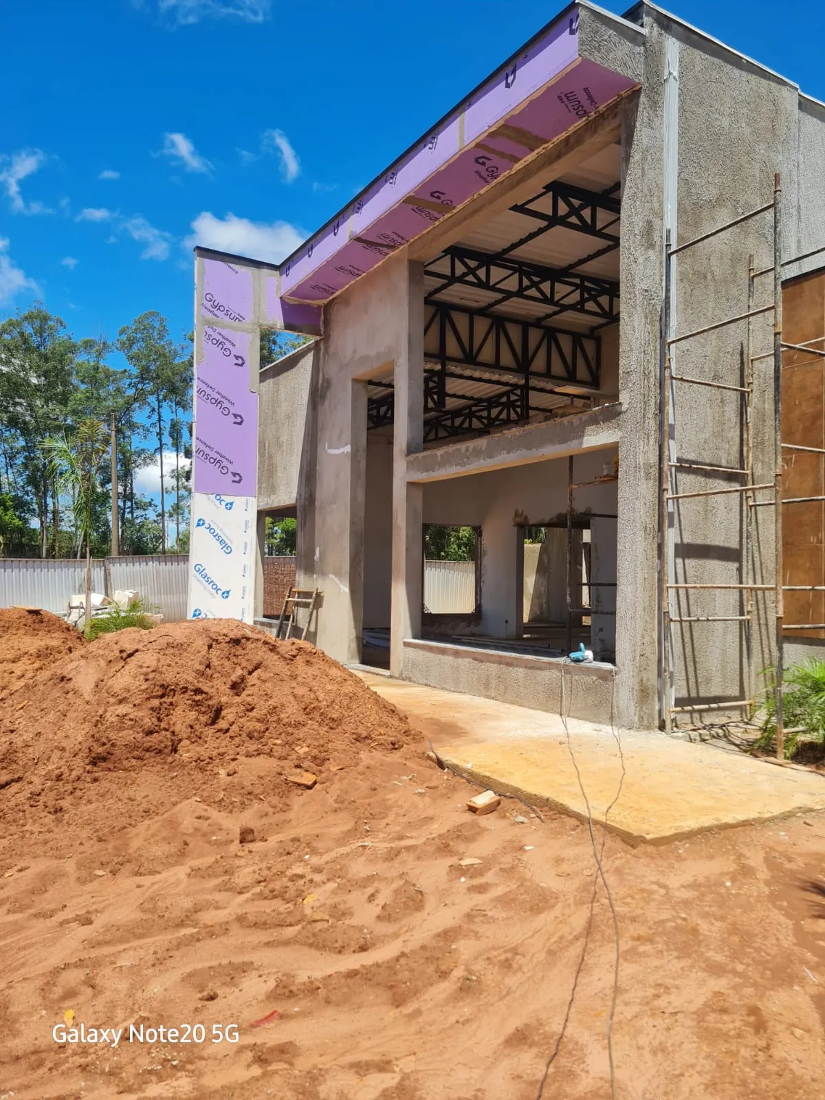 Estrutura metálica - obra em andamento